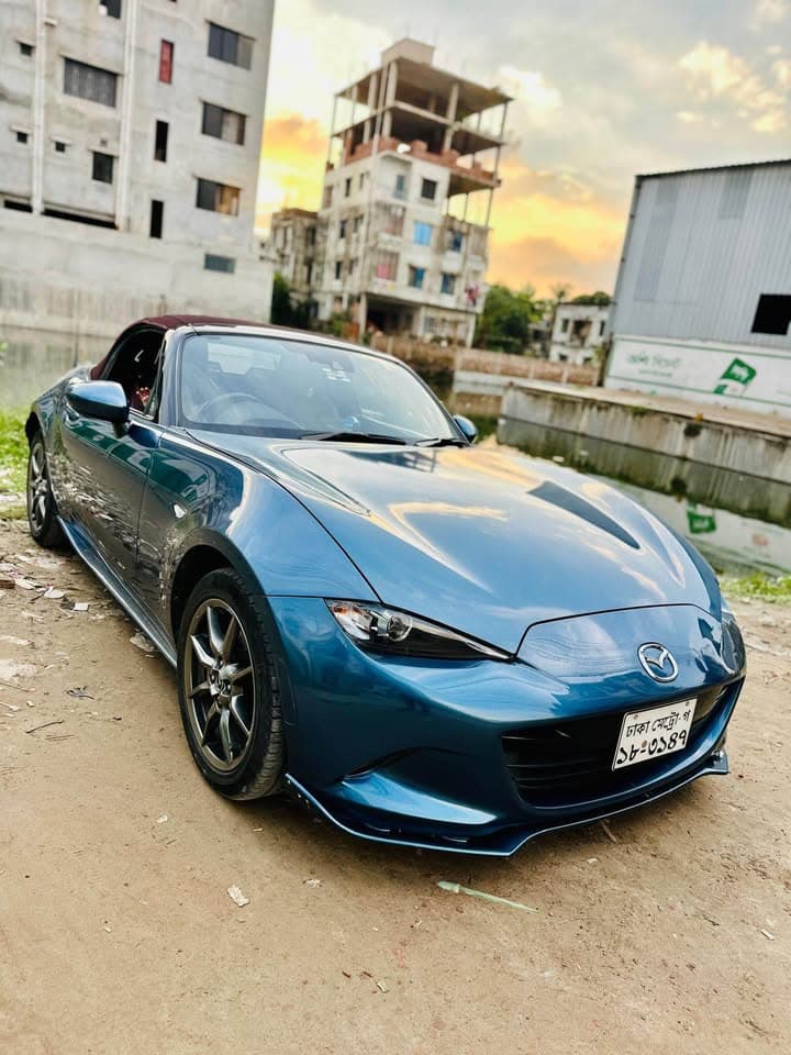 Mazda MX-5 Roadstar view 3