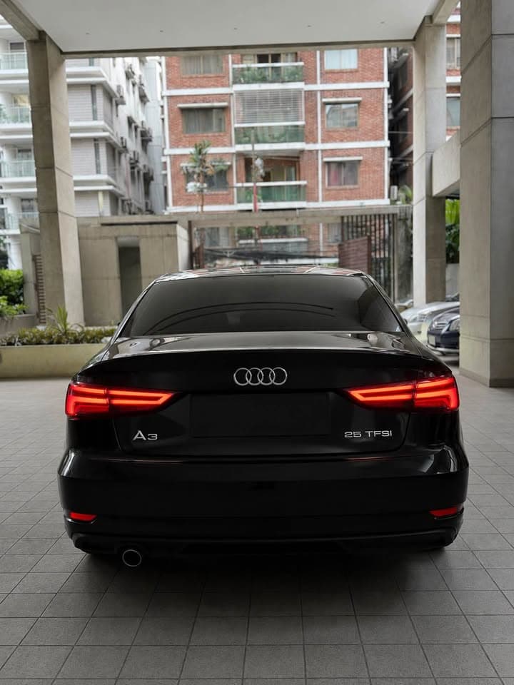2018 AUDI A3 25 TFSI view 2