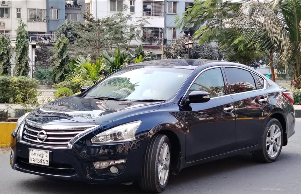 Nissan Teana view 2