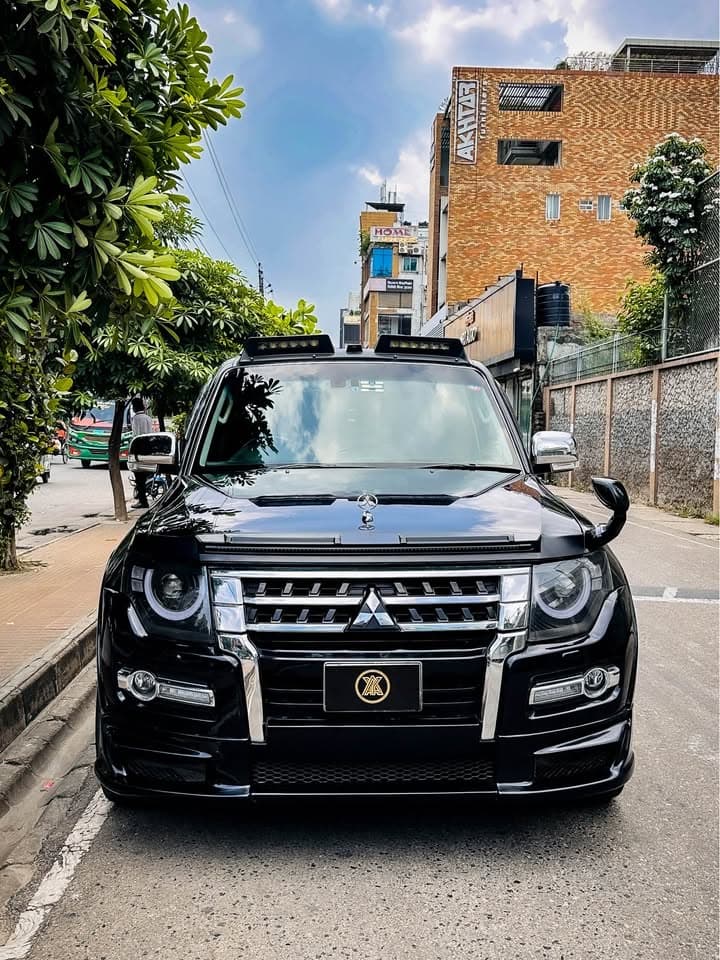 Mitsubishi Pajero V93