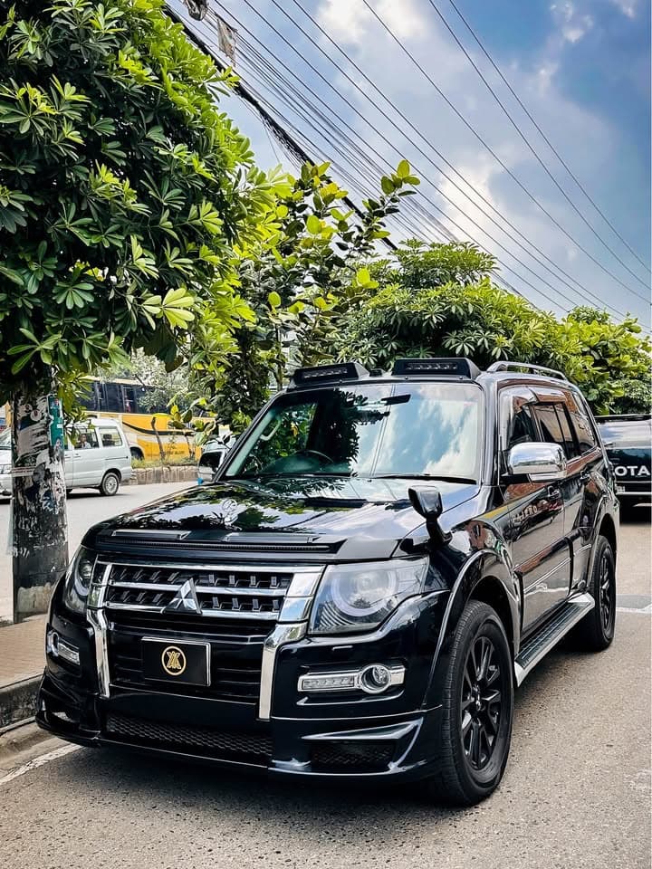 Mitsubishi Pajero V93 view 2