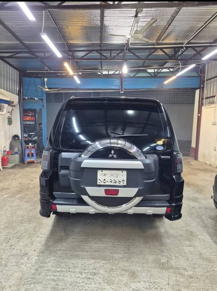 MITSUBISHI PAJERO V93 view 2