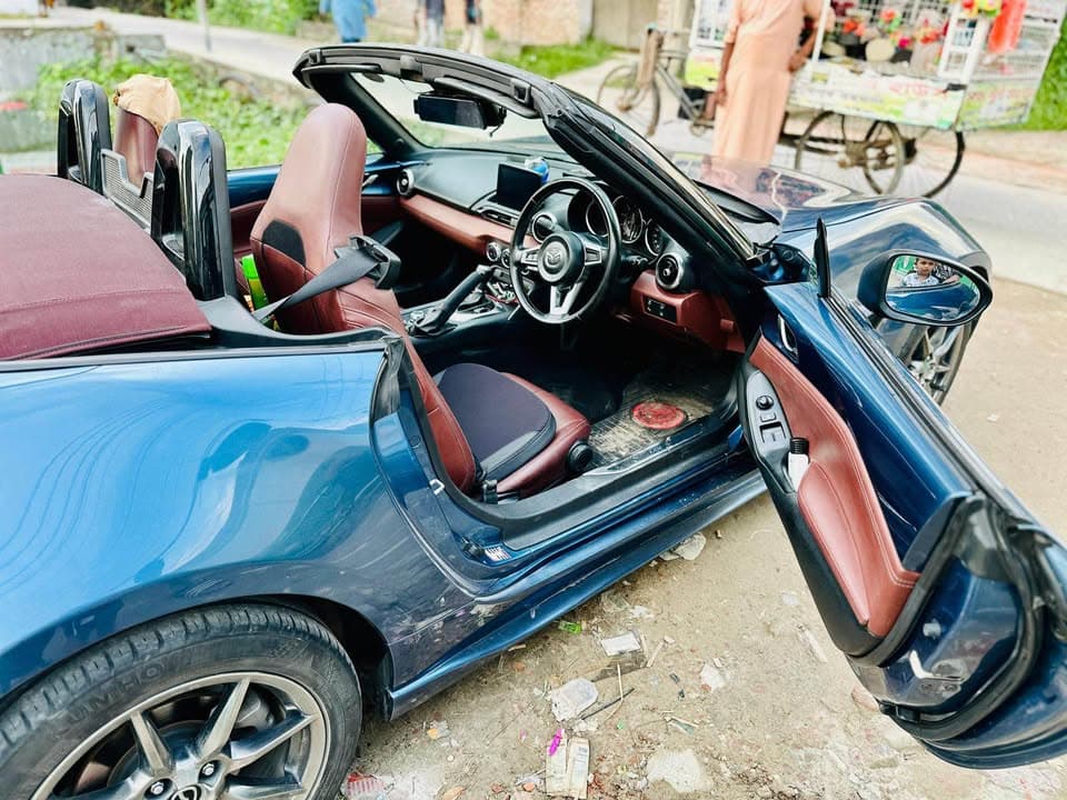 Mazda MX-5 Roadstar view 5