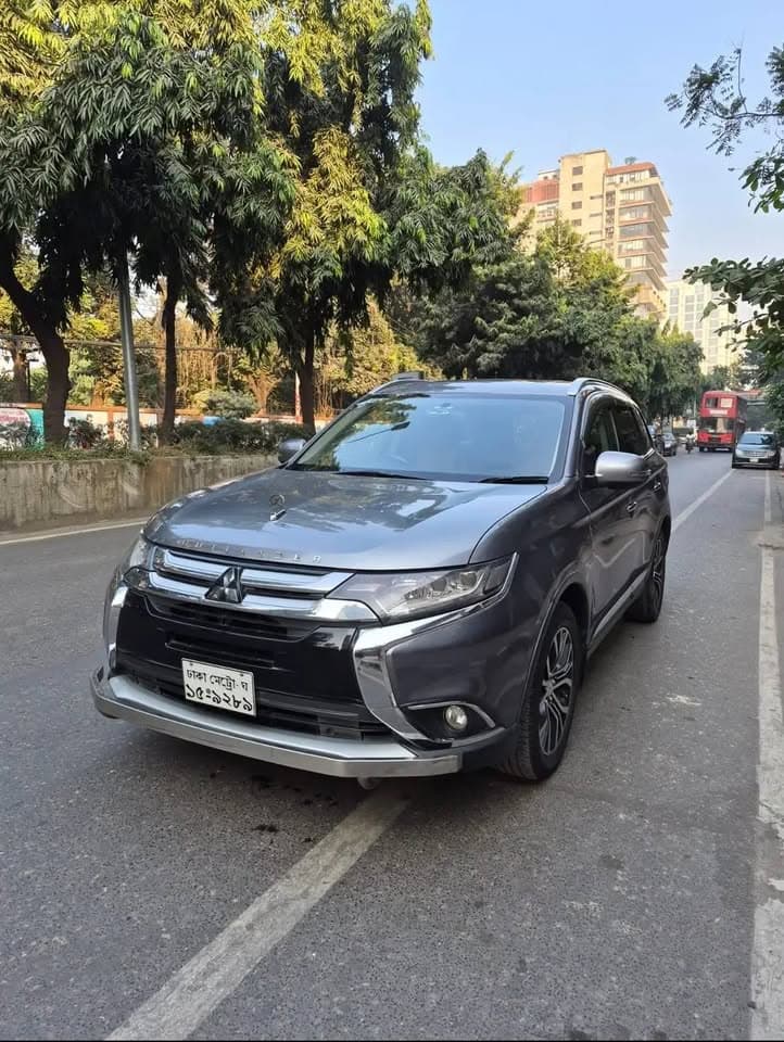 MITSUBISHI OUTLANDER view 3