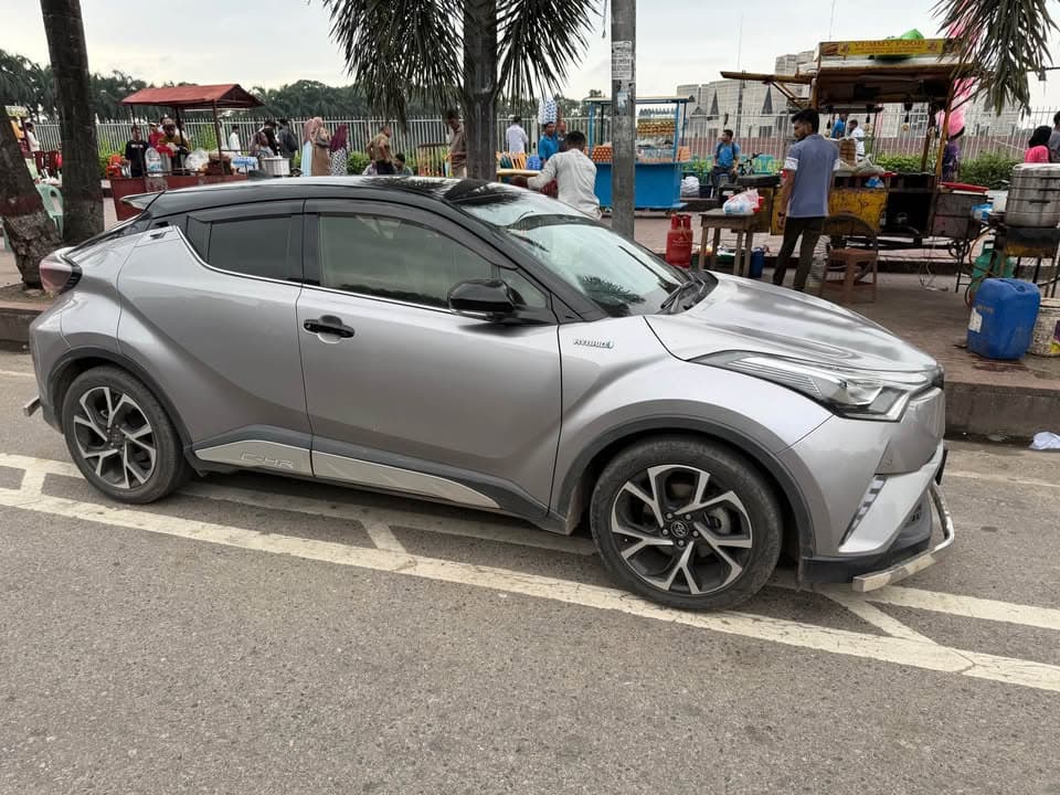 Toyota CHR G-Led view 2