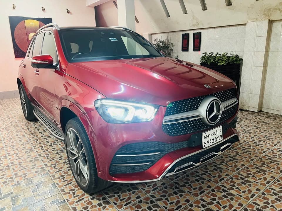 Mercedes Benz GLE 450 4MATIC view 3