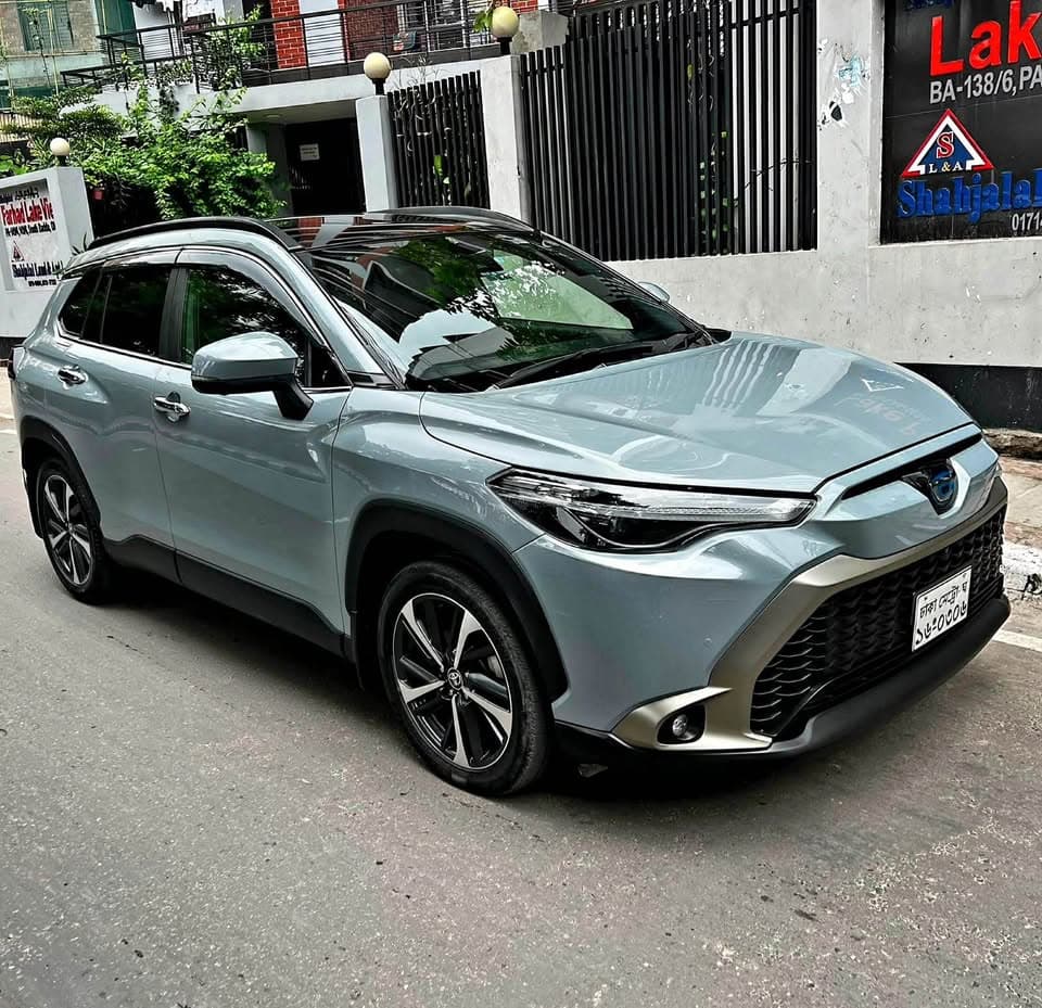 2022 Toyota Corolla cross Japan Panoramic moonroof z package view 2
