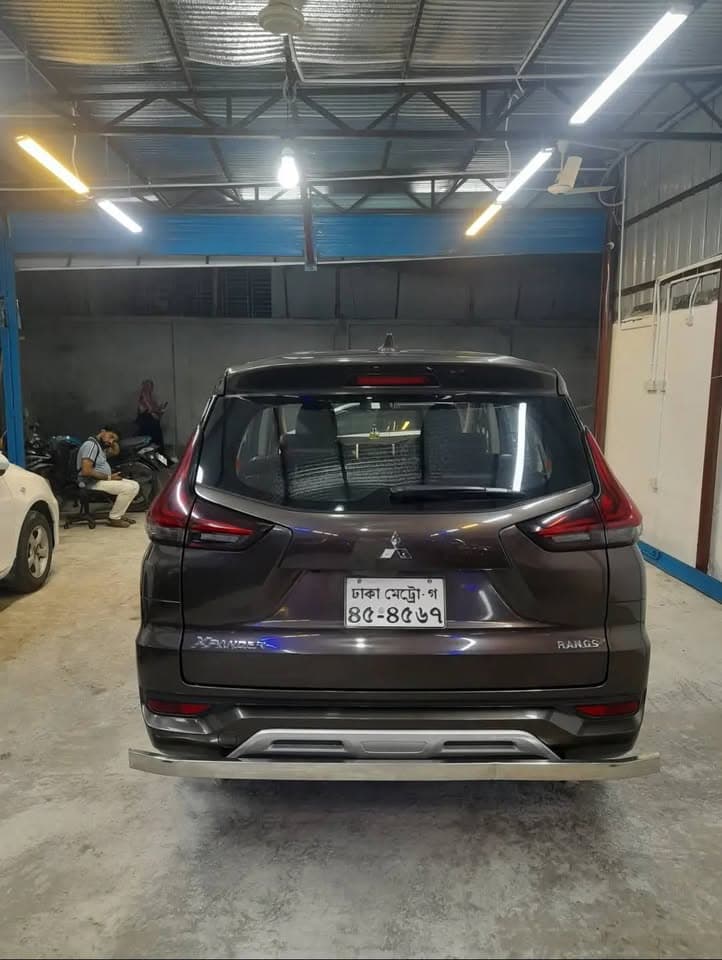 MITSUBISHI X-PANDER view 2