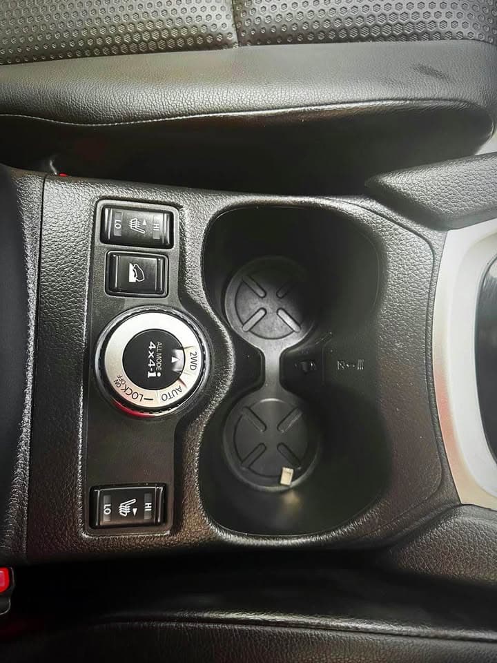 Nissan X-Trail view 3