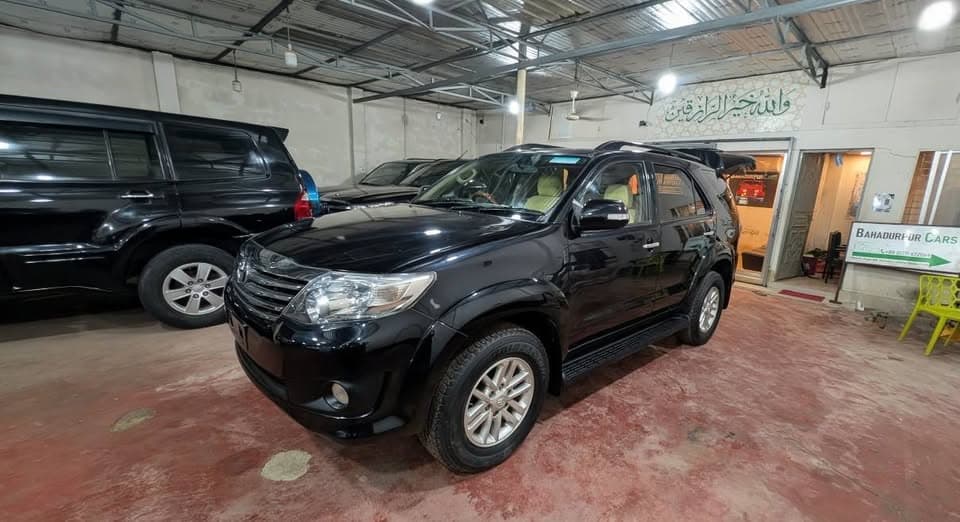 Toyota Fortuner 2012 view 5