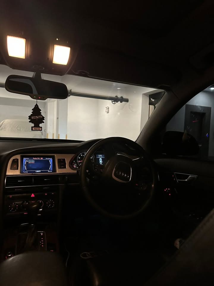 Audi A6 2010 view 3