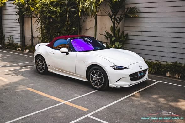 Mazda MX5 Roadster 2020 view 3