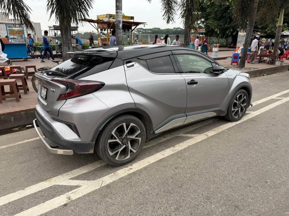 Toyota CHR G-Led view 3