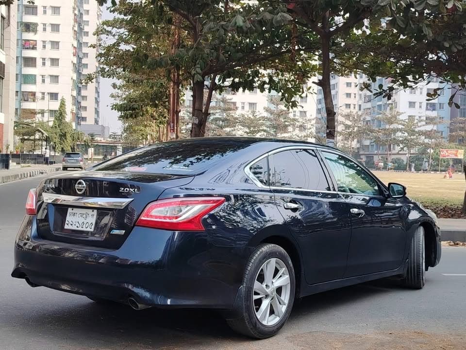 Nissan Teana view 5