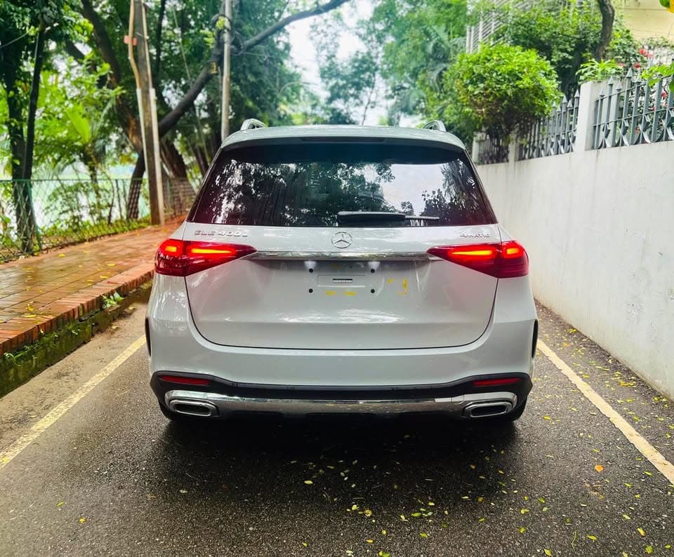 Mercedes Benz GLE 400e Pkg 2025 view 2