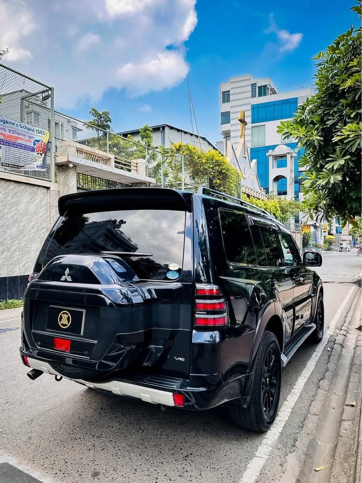 Mitsubishi Pajero V93 view 5