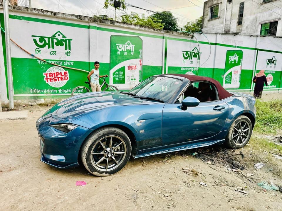 Mazda MX-5 Roadstar view 4