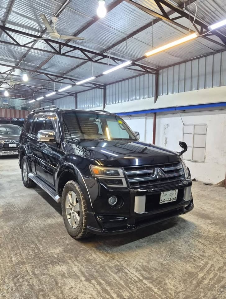 MITSUBISHI PAJERO V93 view 3