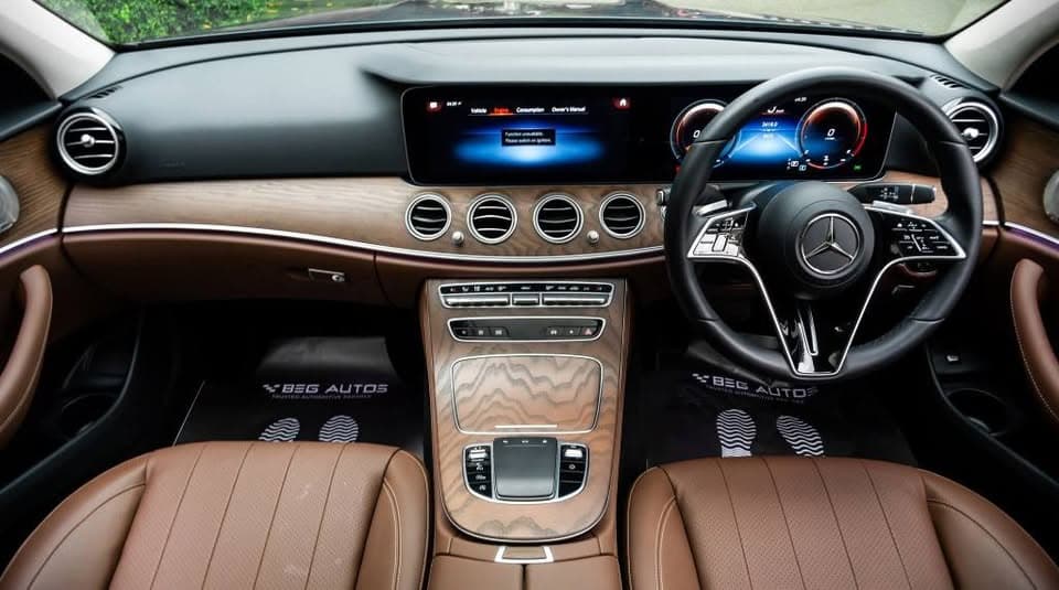 Mercedes-Benz E180. view 3