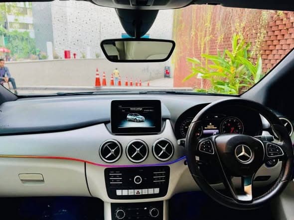Mercedes Benz B180 view 5