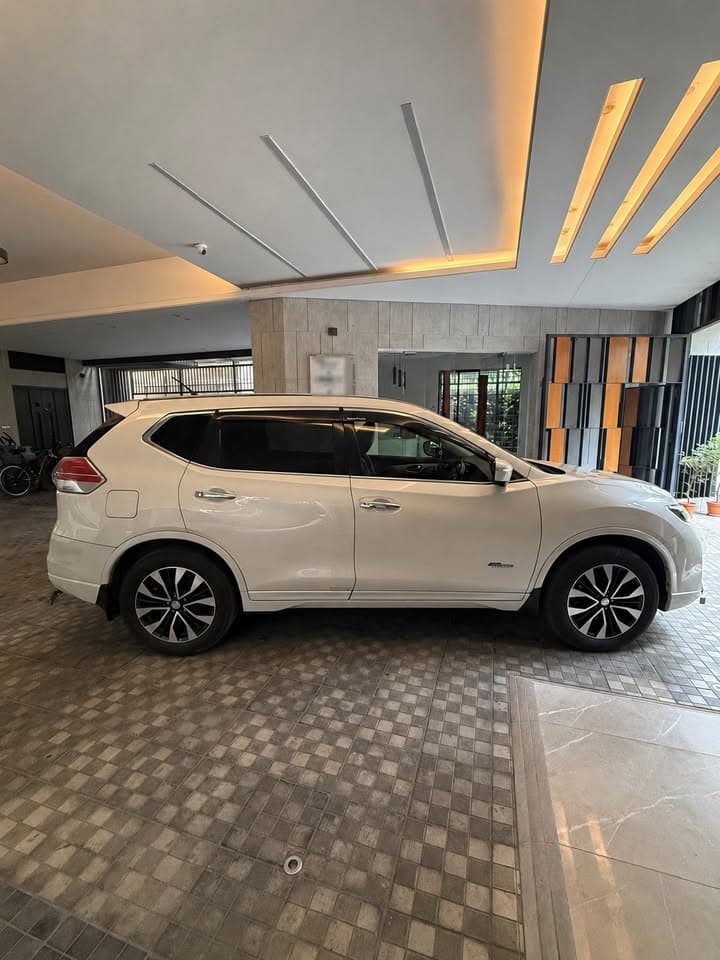 Nissan X-Trail Hybrid Autech MODE PREMIER view 3