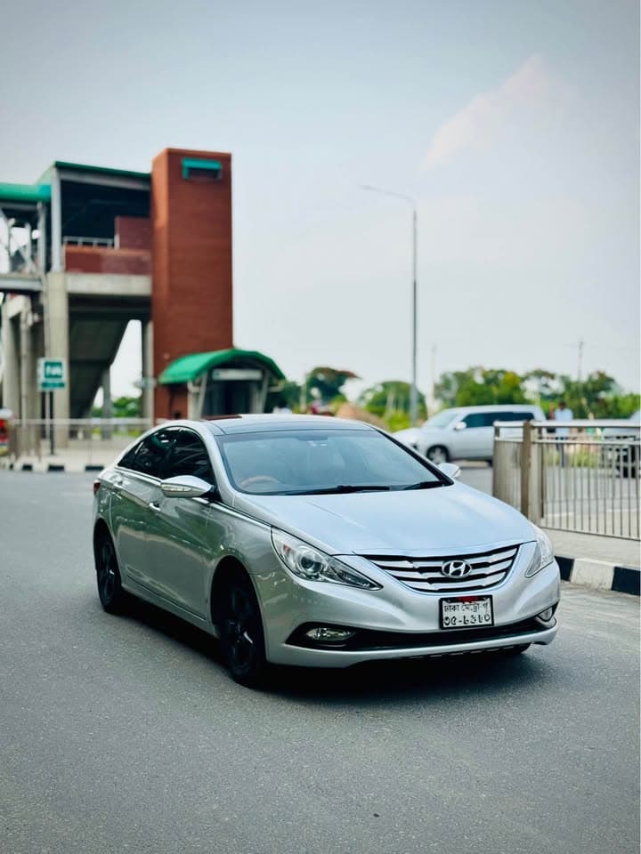 Hyundai Sonata 2012 Octane Driven view 2