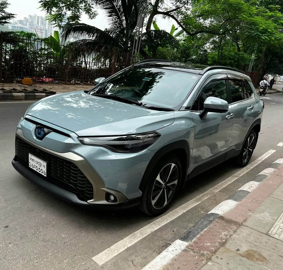 2022 Toyota Corolla cross Japan Panoramic moonroof z package view 3