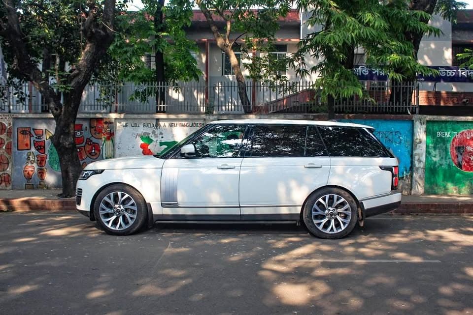 Range Rover Vogue Autobiography view 2
