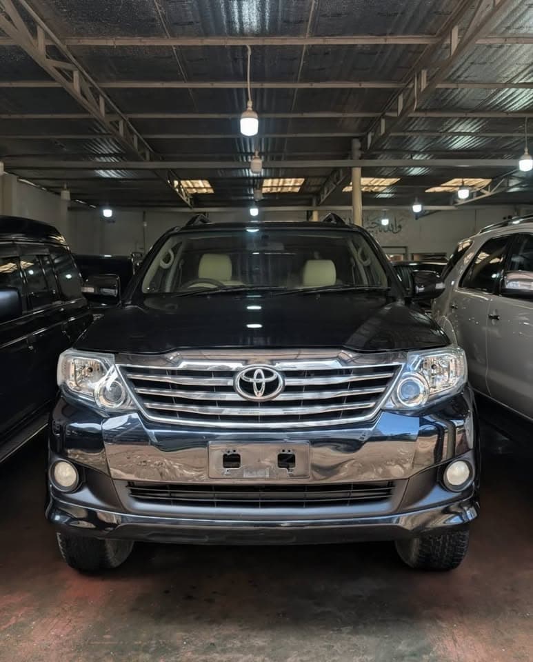 Toyota Fortuner 2012 view 2
