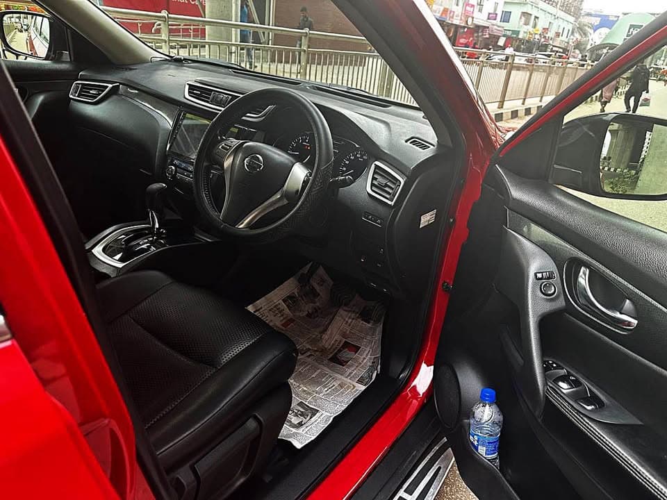 Nissan X-Trail view 2