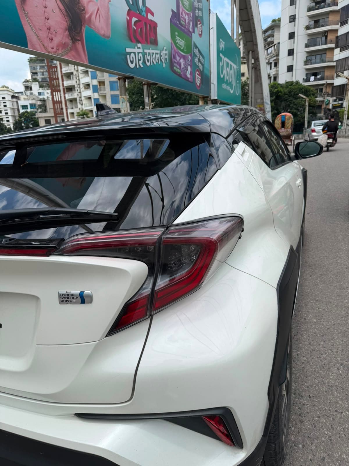 Toyota CHR Hybrid 2017 Dual Tone view 5