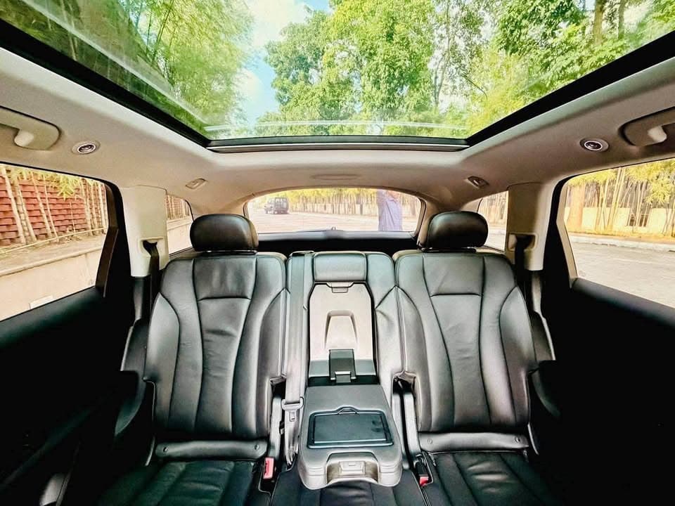 Audi Q7 Quattro view 4
