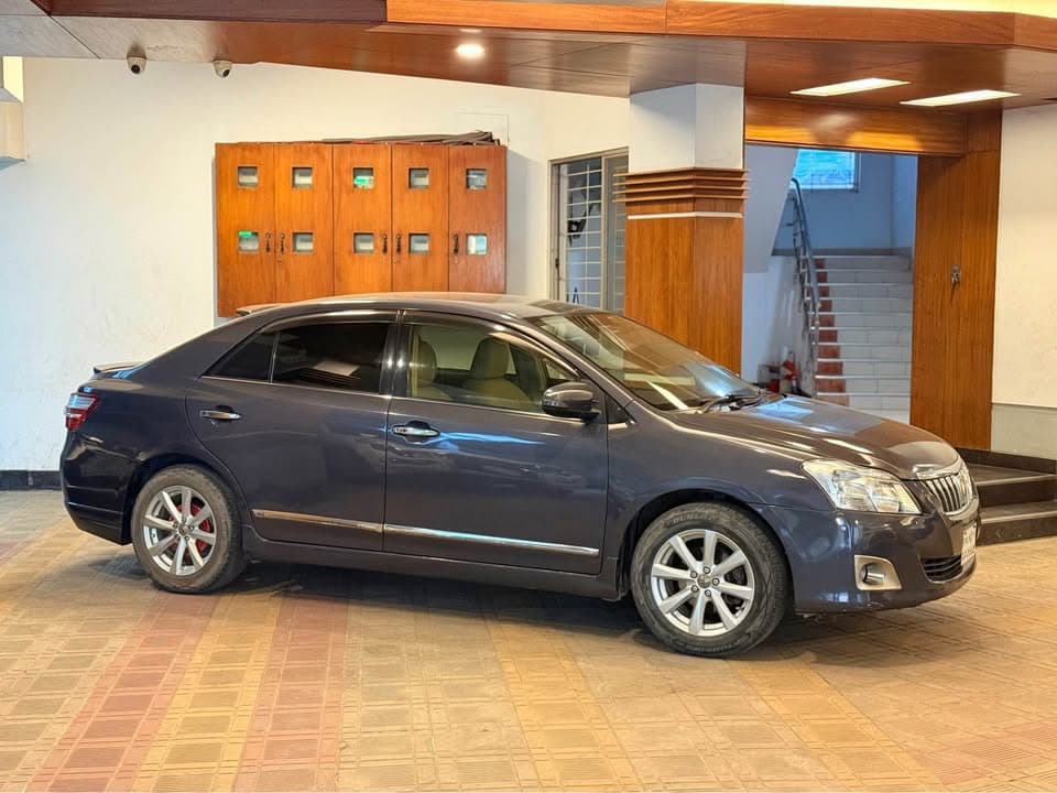 Toyota Premio FEX view 5