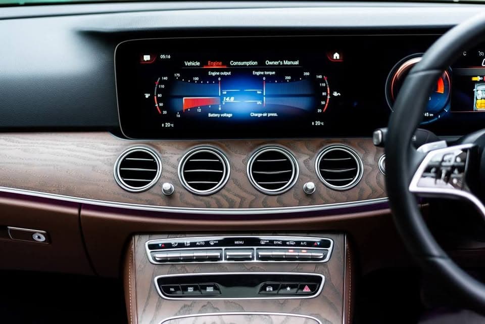 Mercedes-Benz E180. view 4