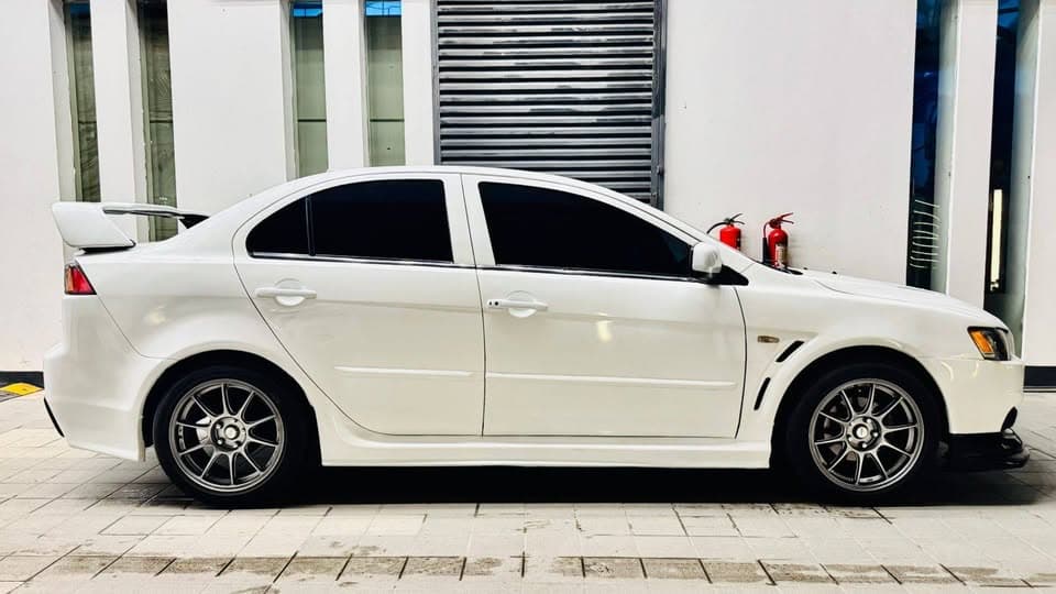 Mitsubishi Lancer Ex view 5