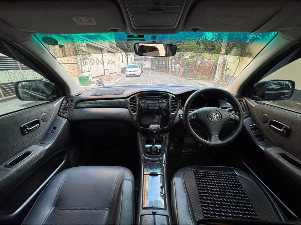 Toyota KluGEr view 4