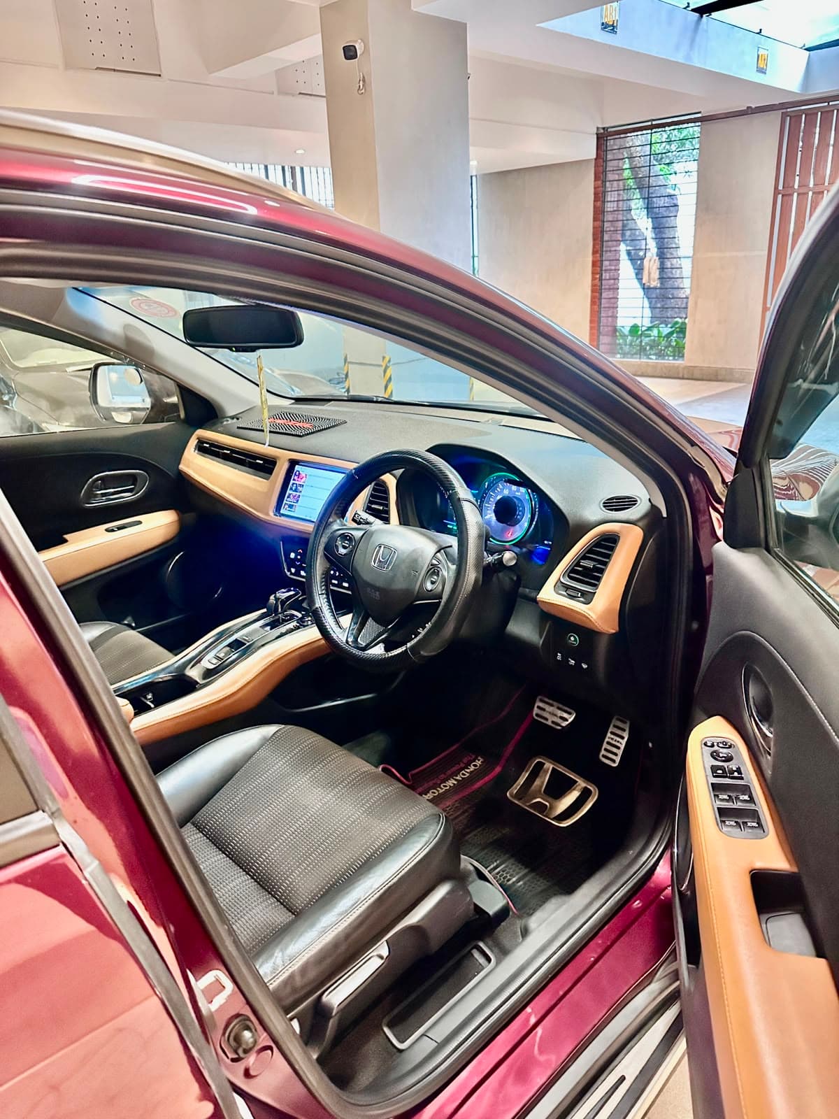 Honda Vezel 2014 Hybrid Z leather Package view 3